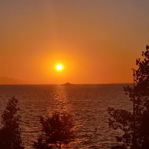 Apartment Elegant & Cozy Retreat Home, Center Gem By The Seaside, Steps From The Tram, Izmir