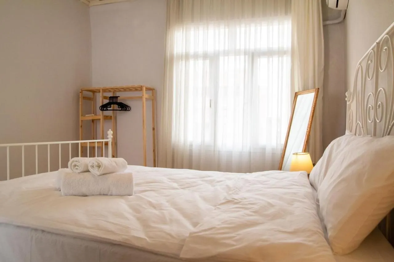 Authentic House Near Popular Attractions In Izmir 아파트 터키